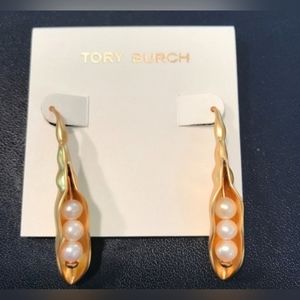 Pearl earrings by Tory Burch